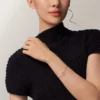 Love-Armband, an Kette