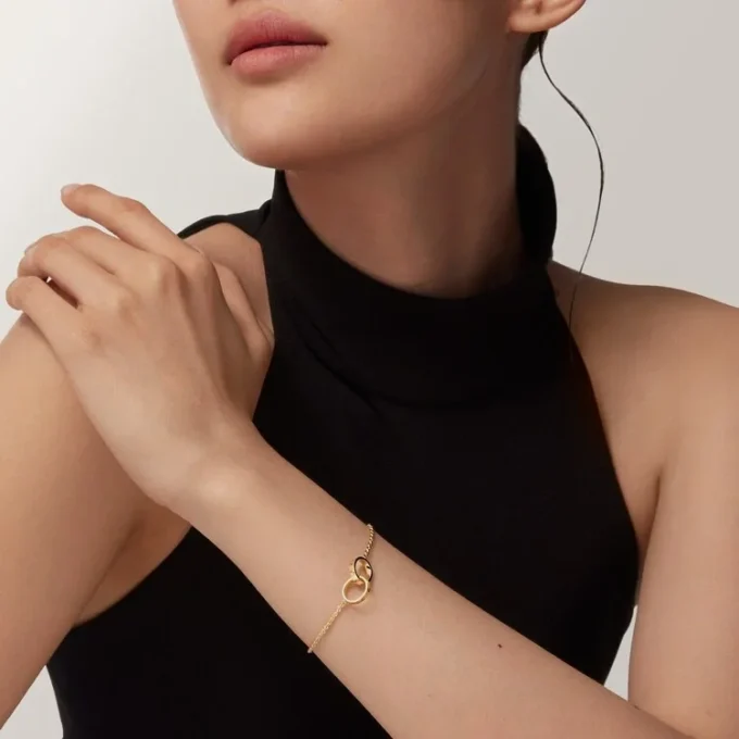 Love-Armband, an Kette