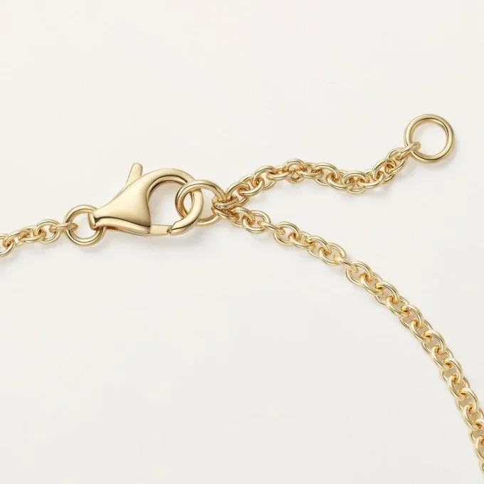 Love-Armband, an Kette
