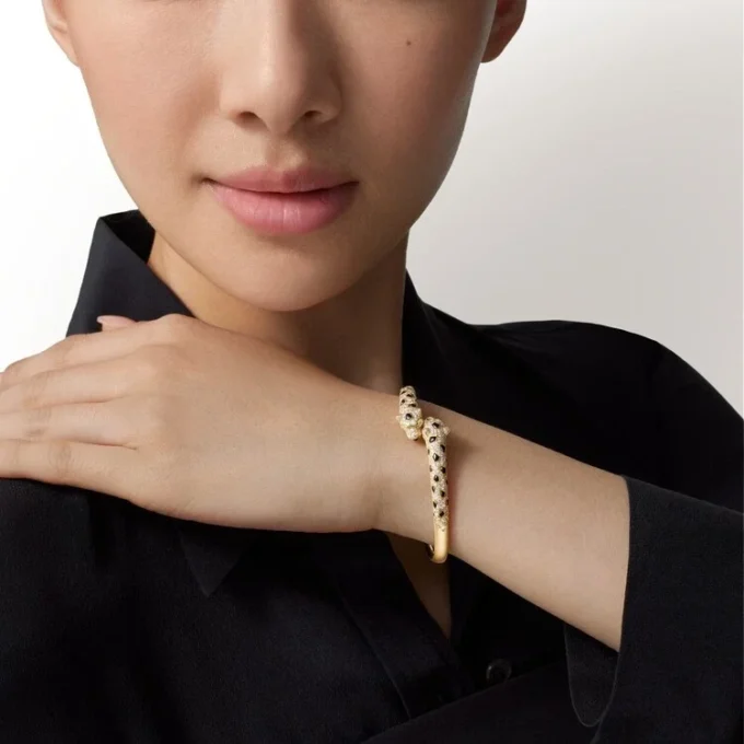 Panthere de Cartier Armband, kleines Modell, halb mit Diamanten besetzt