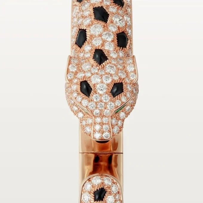 Panthere De Cartier Armband, mittleres Modell, halb pavé-besetzt