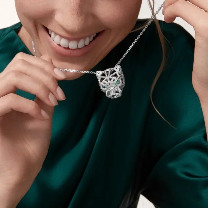 Panthere De Cartier Halskette – Weißgold, Smaragde, Diamanten, Onyx – Cartier