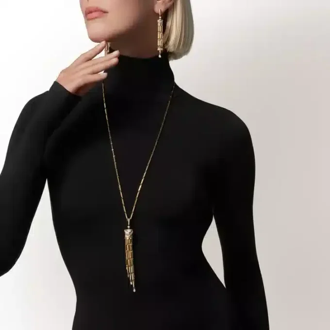 Panthere De Cartier Ohrringe, pavé-gefasst